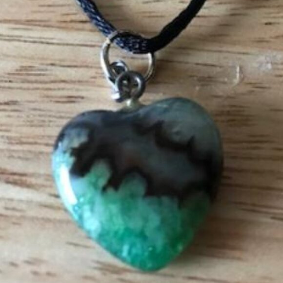 Druzy Agate Necklace Jewelry - Green & Black Druzy Geode Agate Heart Pendant Gemstone Necklace